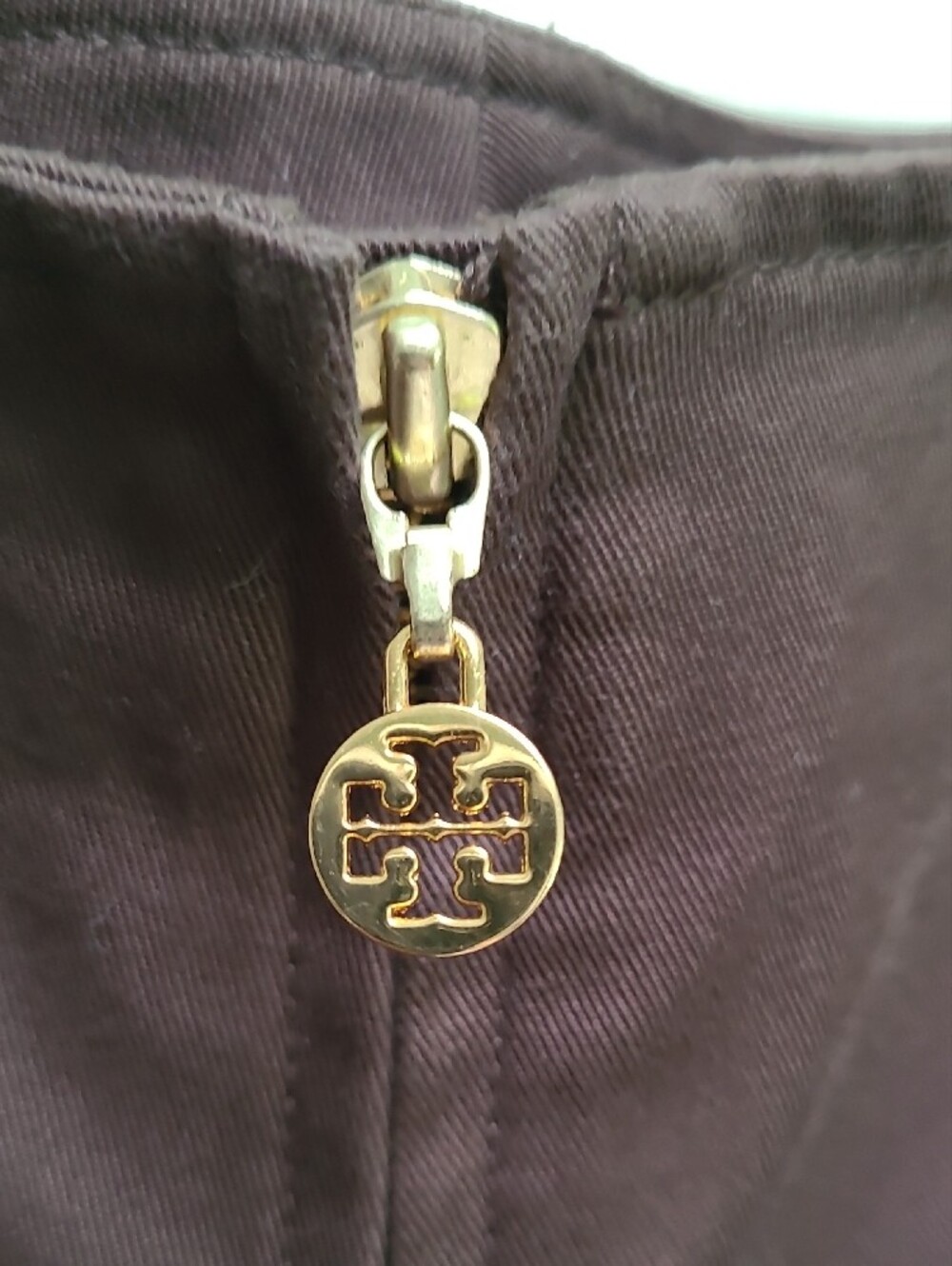 Tory Burch Brown Cropped Ankle Pants with Gold Logo Zipper Pull, size 10 - Picture 12 of 12